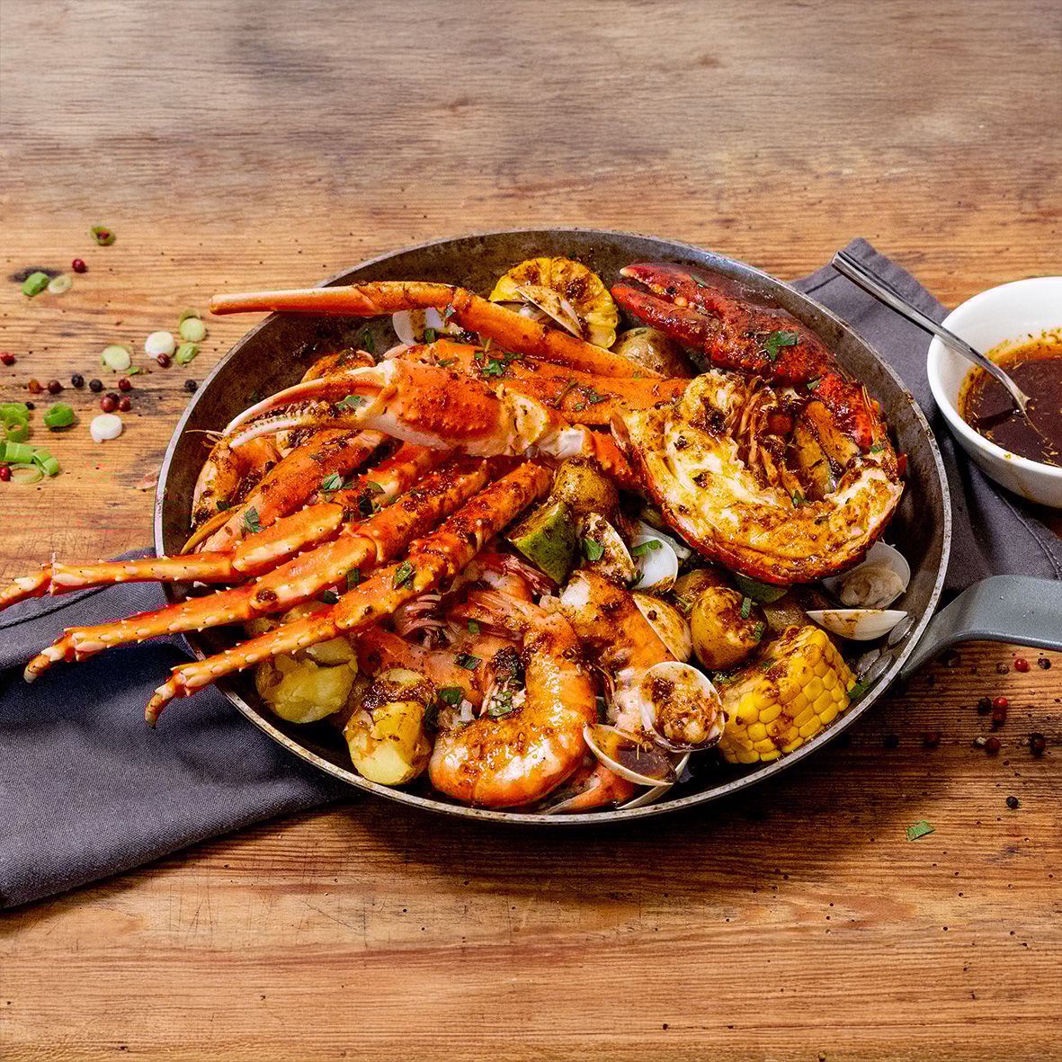 Seafood Boil Selection Box 750 g – Königskrabben, Schneekrabben, Garnelen & Muscheln 3