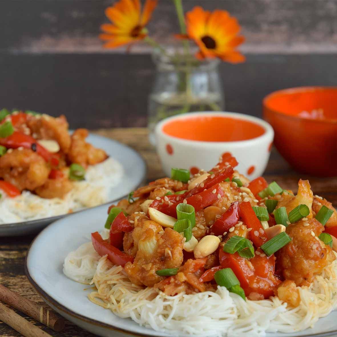 Veggi Chicken Saté-Style – Pflanzliches Geschnetzeltes in cremiger Erdnusssauce (2 x 250 g)