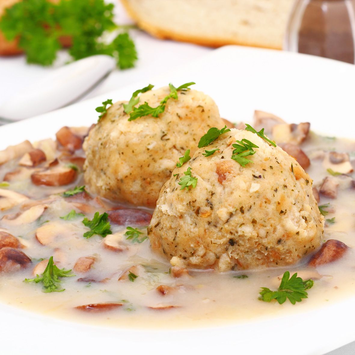 Semmelknödel mit heiß.geräu. Entenbruststücken ***  3