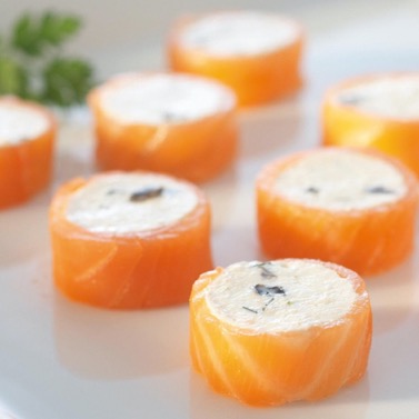 Räucherlachs mit Olivenfrischkäse | 30 Stück á 10 g 1